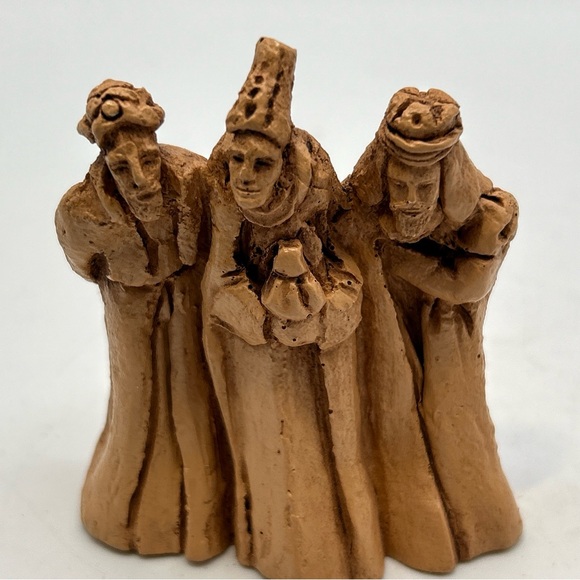 Vtg 4pc Small Manger Scene Wisemen,Sheppard,Jesus,Mary,Joseph,Stable Christmas - Picture 8 of 13